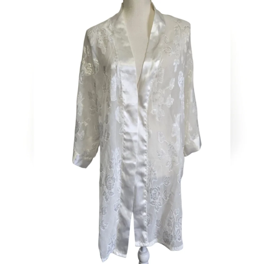 Vintage 1990s Y2k Dominique Simone Elegant White Floral Kimono Robe